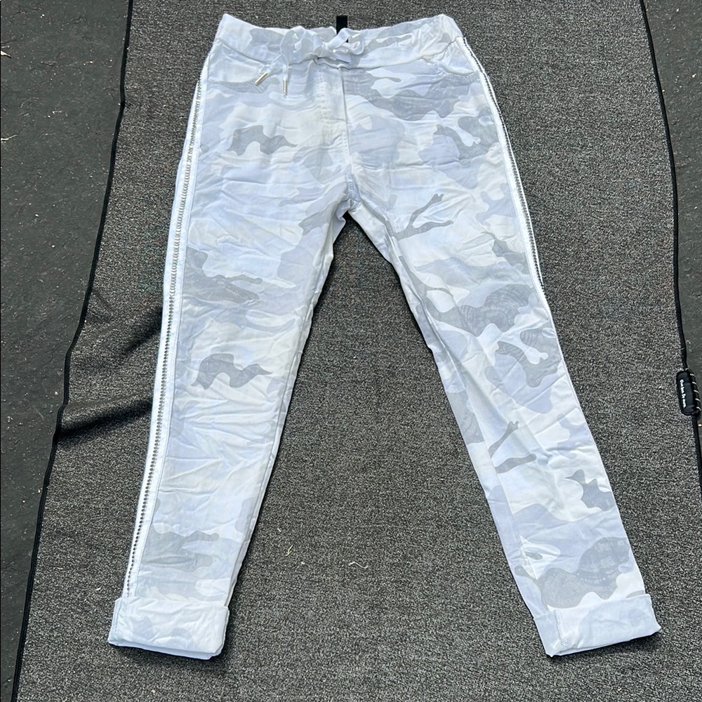 Venti6 NWOT White Camo  Stretchy Drawstring Jogger Pants!Studded Side Trim. S